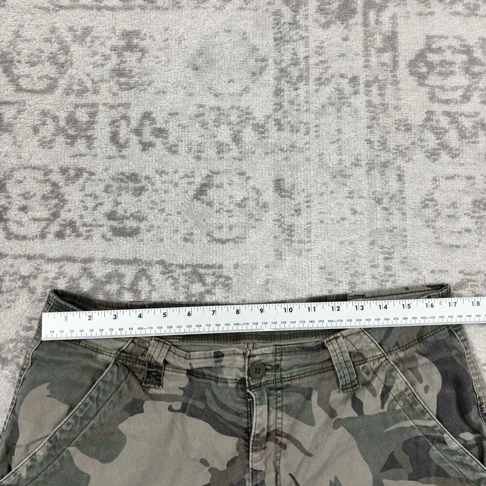 Wrangler Shorts Men Green Camo Cargo Pockets Relaxed Stretch Utility Y2K Size 34 - Picture 3 of 5